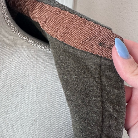 Legendary Whitetails Button-Down - Picture 11 of 13